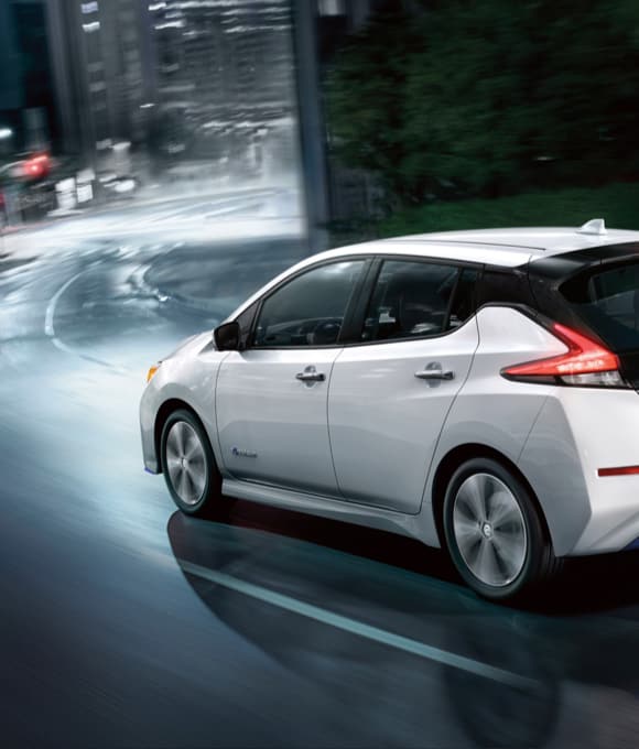 White Nissan LEAF Sideview