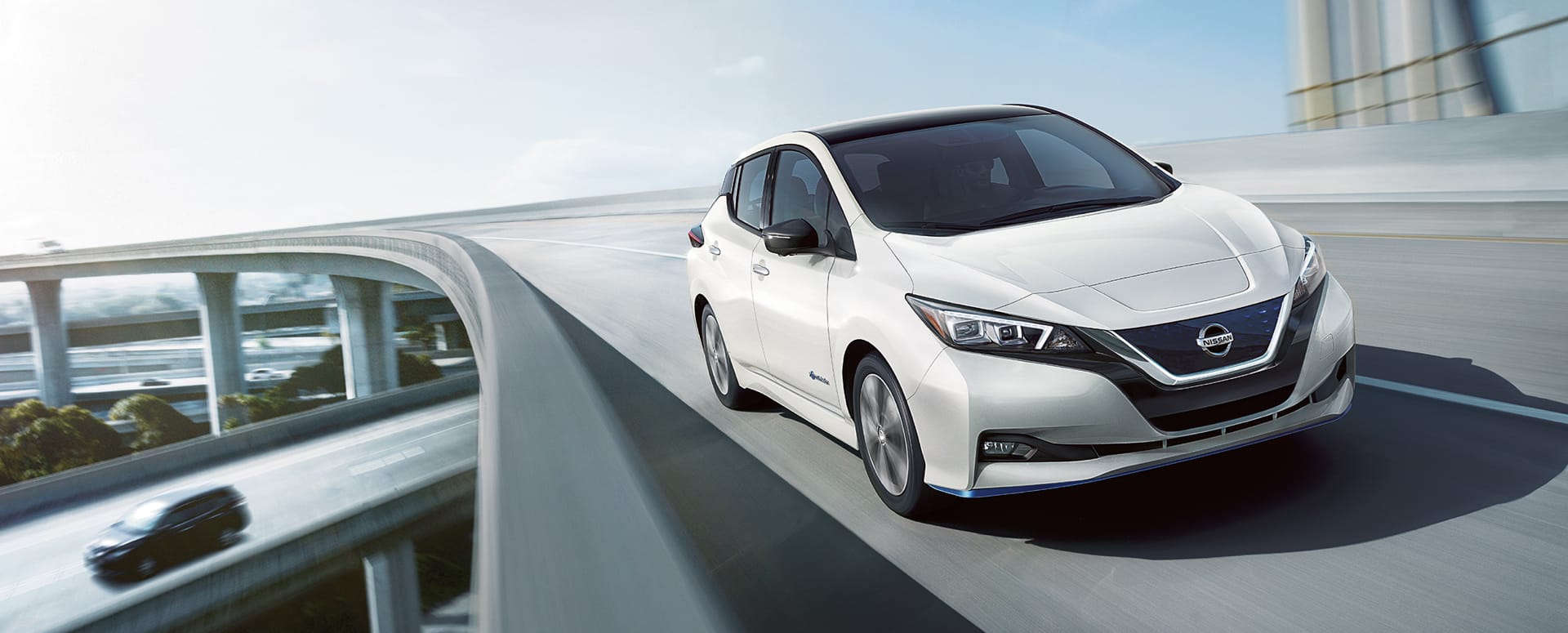 2019 White Nissan LEAF EV